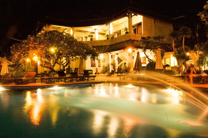 Imagen de la piscina del Hotel Villa Unggul. Foto 28