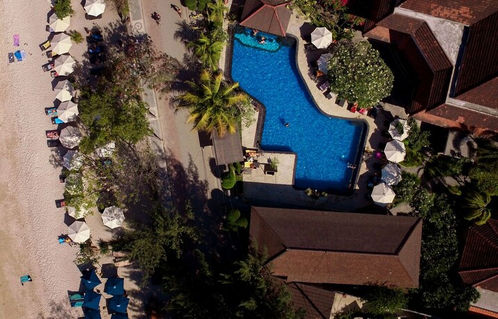 Imagen de la piscina del Hotel Villa Unggul. Foto 29