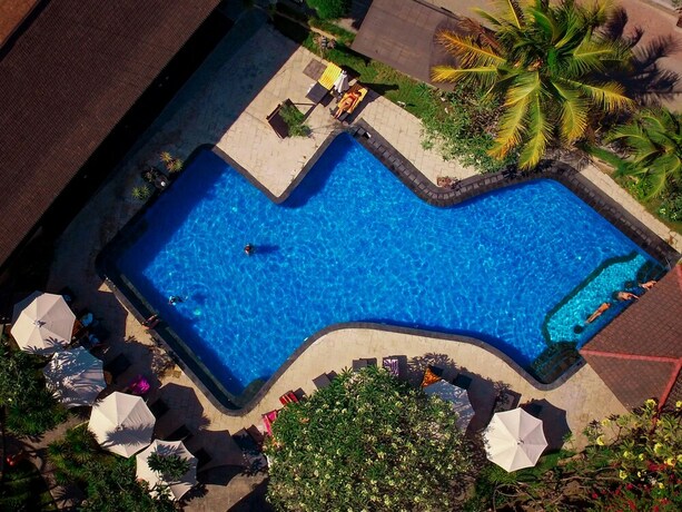 Imagen de la piscina del Hotel Villa Unggul. Foto 30