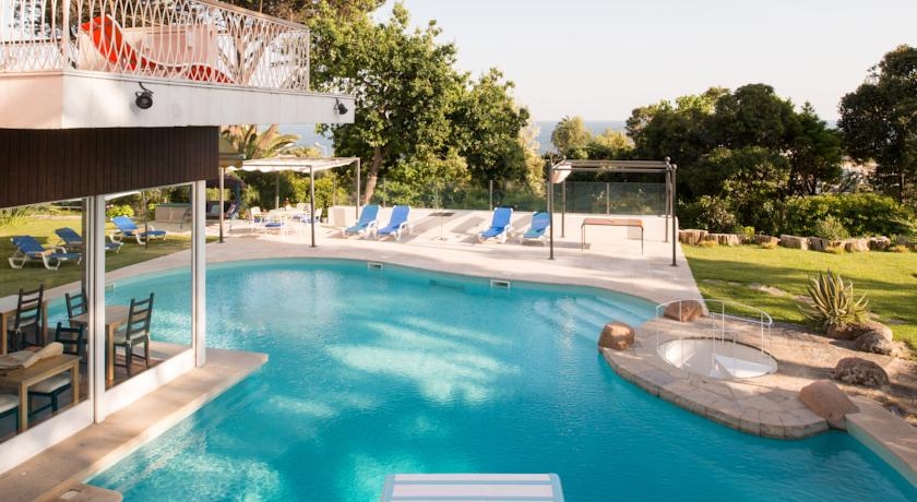 Imagen de la piscina del Hotel Villa Unika Estoril. Foto 4