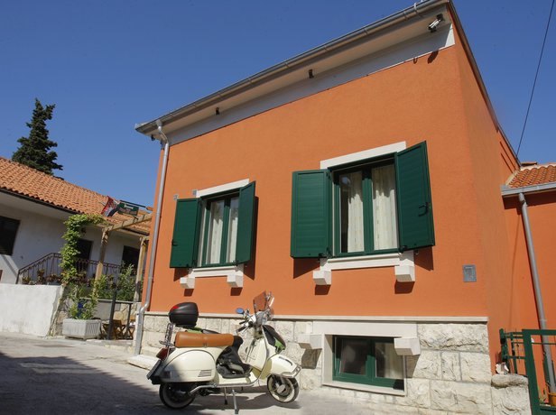 Imagen de los exteriores del Hotel Villa Urbi Et Orbi 2. Foto 8