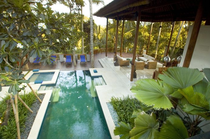 Imagen de la piscina del Hotel Villa Vajra. Foto 19