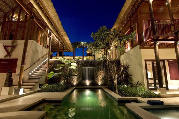 Imagen de la piscina del Hotel Villa Vajra. Foto 20