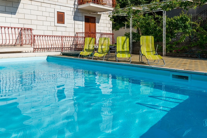 Imagen de la piscina del Hotel Villa Valjalo. Foto 8