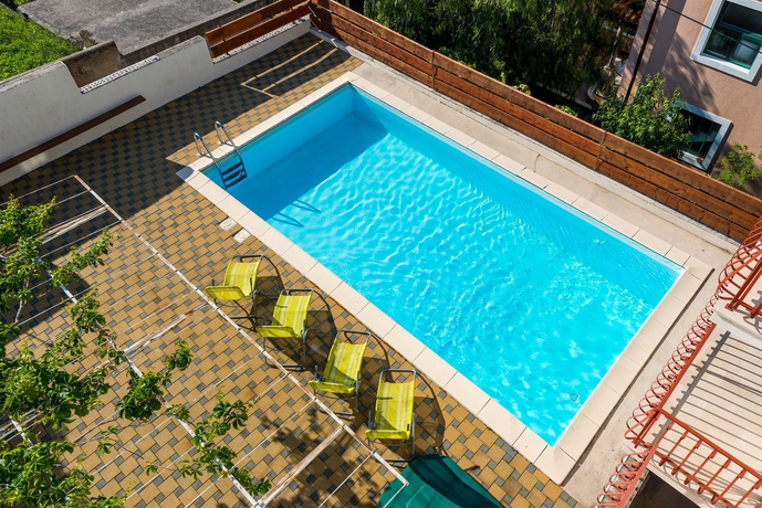 Imagen de la piscina del Hotel Villa Valjalo. Foto 9