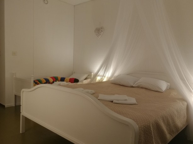 Imagen de la habitación del Hotel Villa Vanessa. Foto 12