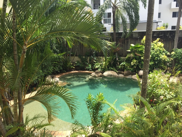 Imagen de la piscina del Hotel Villa Vaucluse Apartments Of Cairns. Foto 6