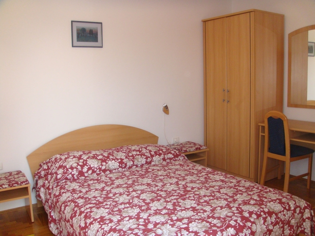 Imagen de la habitación del Hotel Villa Velina. Foto 5