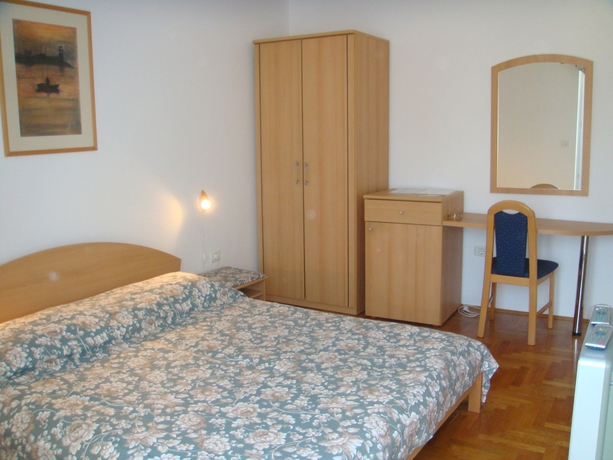 Imagen de la habitación del Hotel Villa Velina. Foto 8