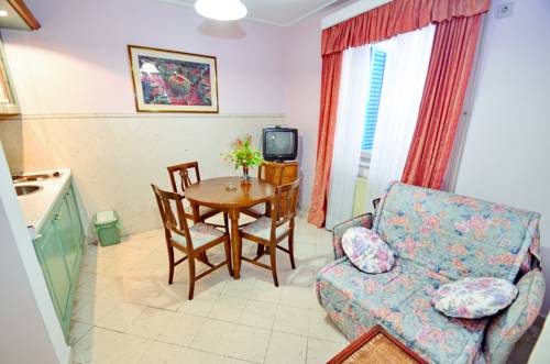 Imagen de la habitación del Hotel Villa Velzon Guesthouse. Foto 5