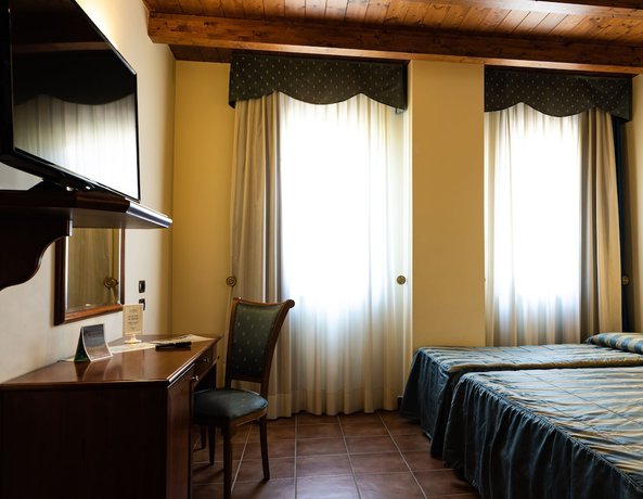 Imagen de la habitación del Hotel Villa Venus. Foto 15