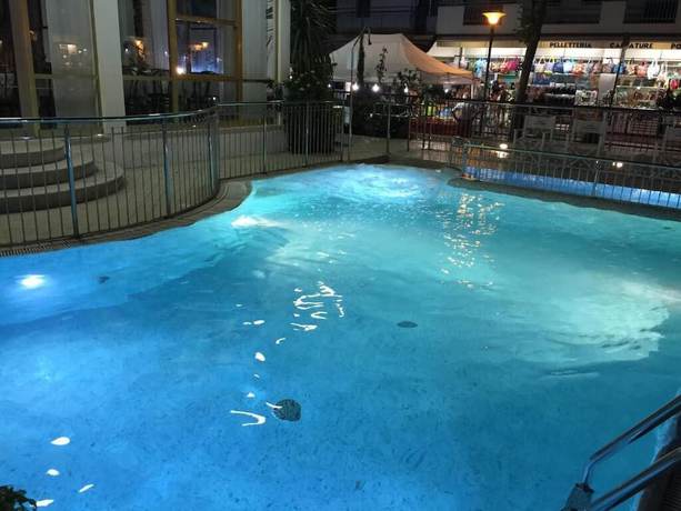 Imagen de la piscina del Hotel Villa Verde, San Mauro a Mare. Foto 14