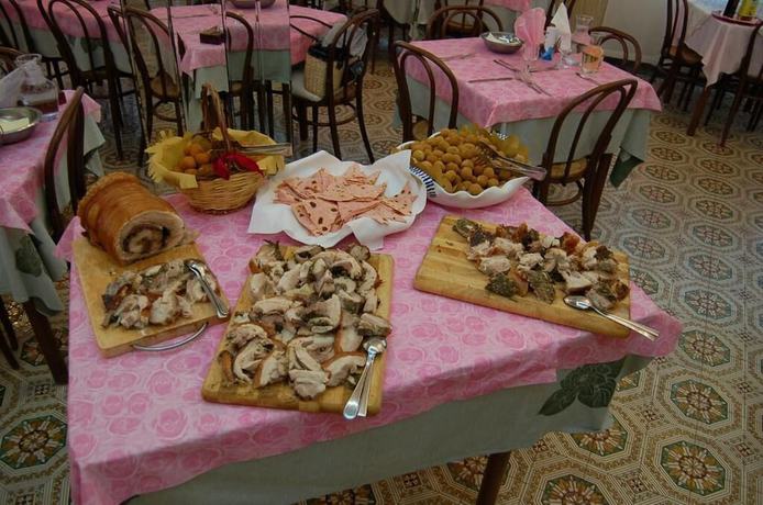 Imagen del bar/restaurante del Hotel Villa Verde, San Mauro a Mare. Foto 1