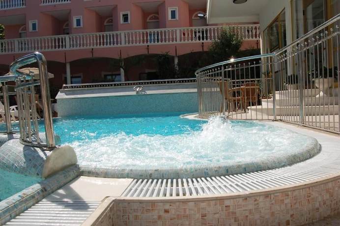Imagen de la piscina del Hotel Villa Verde, San Mauro a Mare. Foto 15