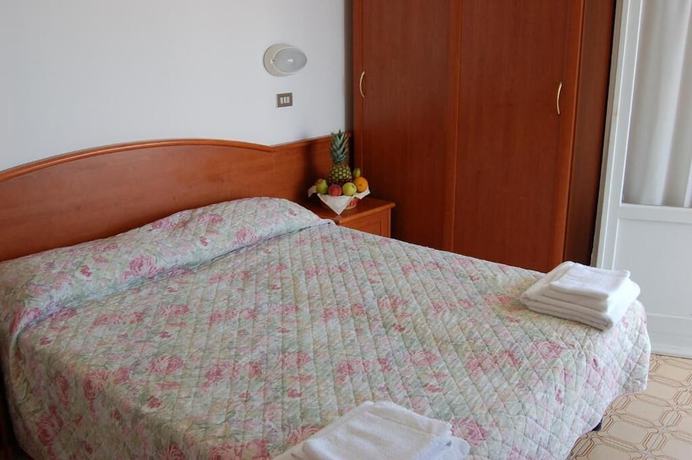 Imagen de la habitación del Hotel Villa Verde, San Mauro a Mare. Foto 8