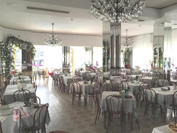 Imagen del bar/restaurante del Hotel Villa Verde, San Mauro a Mare. Foto 3