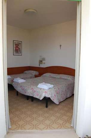 Imagen de la habitación del Hotel Villa Verde, San Mauro a Mare. Foto 11