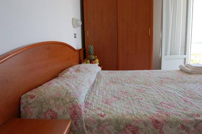 Imagen de la habitación del Hotel Villa Verde, San Mauro a Mare. Foto 13