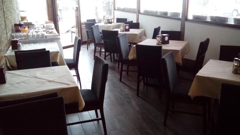 Imagen del bar/restaurante del Hotel Villa Veron - Guest House. Foto 2