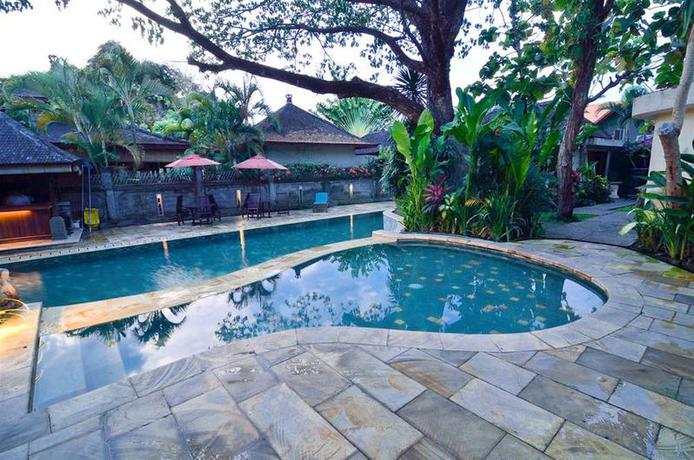 Imagen de la piscina del Hotel Villa Victoria Bali. Foto 20