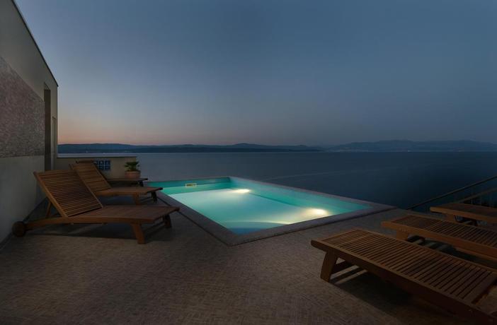 Imagen de la piscina del Hotel Villa Vita Holidays Apartments and Studios. Foto 19