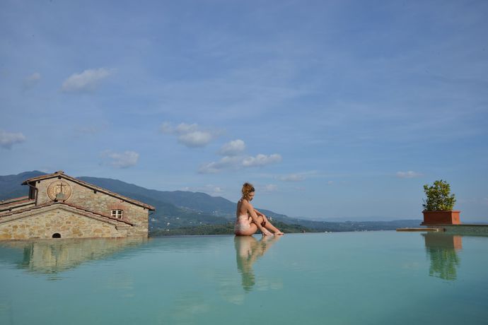 Imagen de la piscina del Hotel Villa Volpi. Foto 18