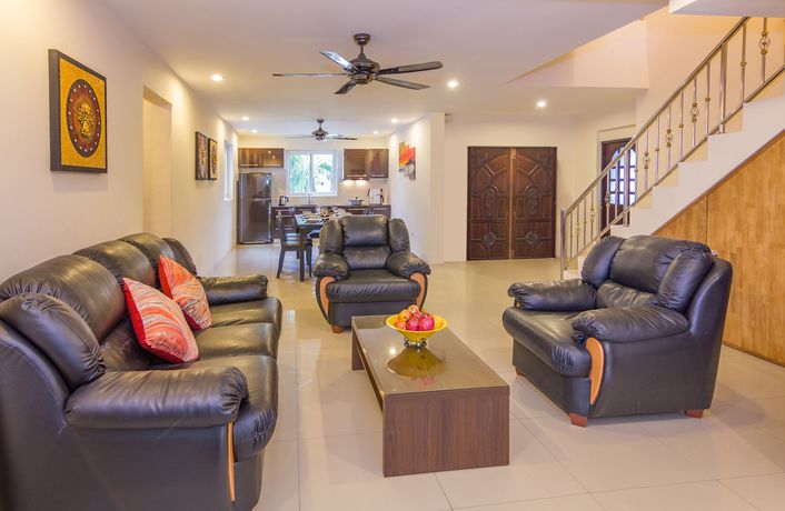 Imagen de los interiores del Hotel Villa Waree Near City and Beach. Foto 17