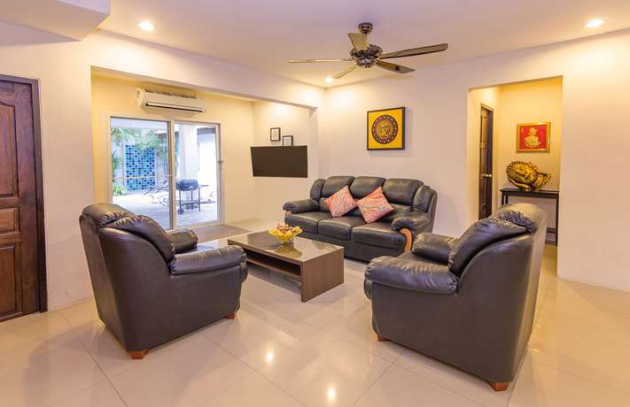 Imagen de los interiores del Hotel Villa Waree Near City and Beach. Foto 19
