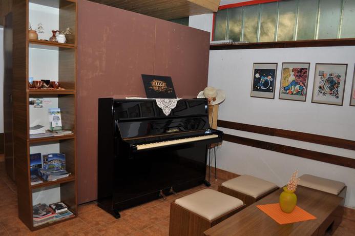 Imagen de los interiores del Hotel Villa White Lake. Foto 9