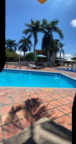 Imagen de la piscina del Hotel Villa Zaragoza. Foto 19