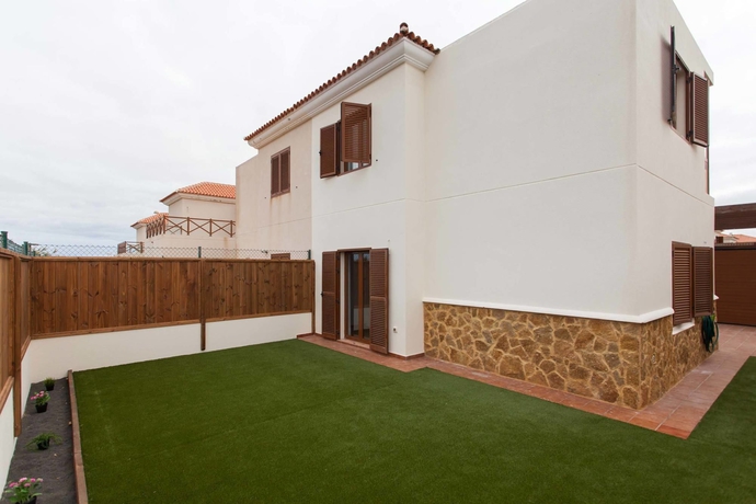 Imagen de los exteriores del Hotel Villa Ze&uacute;s. Foto 13