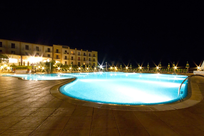 Imagen de la piscina del Hotel Villa Zina Family Resort. Foto 15