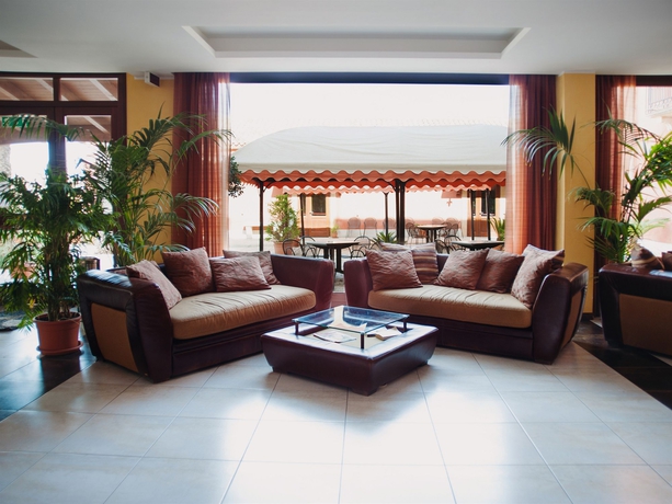 Imagen de los interiores del Hotel Villa Zina Park. Foto 9