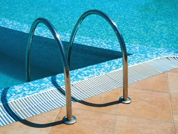 Imagen de la piscina del Hotel Villa Zina Park. Foto 16