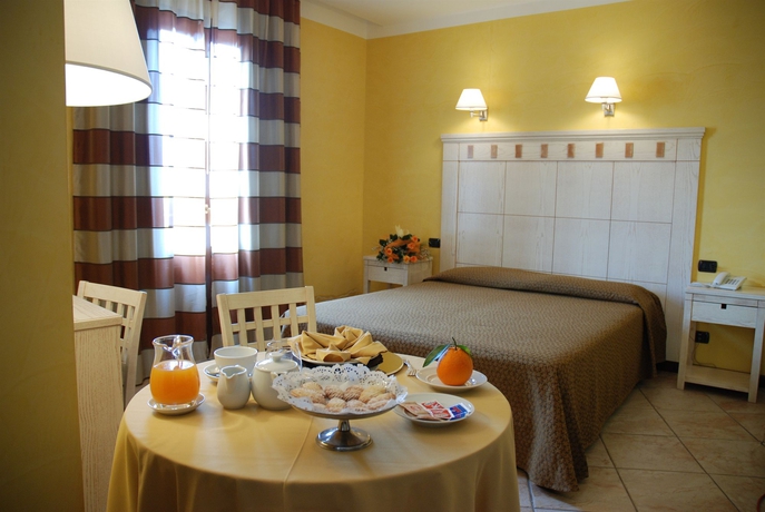 Imagen de la habitación del Hotel Villa Zina Park. Foto 7