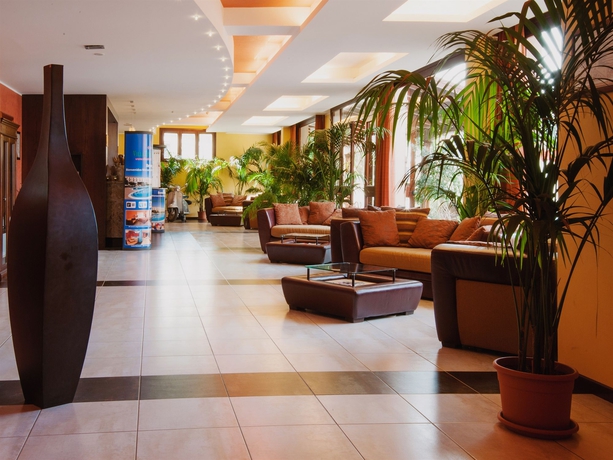 Imagen de los interiores del Hotel Villa Zina Park. Foto 11