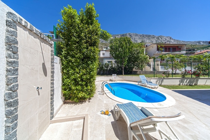 Imagen de la piscina del Hotel Villa Zivana. Foto 14