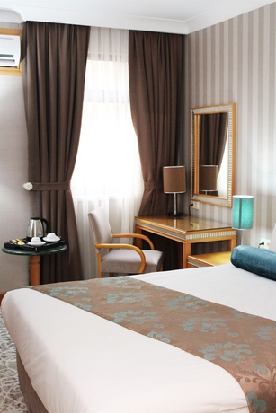 Imagen de la habitación del Hotel Villa Zurich. Foto 9