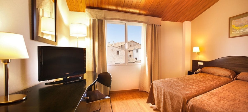 Imagen de la habitación del Hotel Villa de Biar. Foto 8