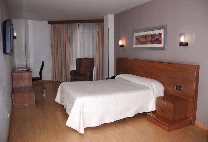 Imagen de la habitación del Hotel Villa de Cacabelos. Foto 4