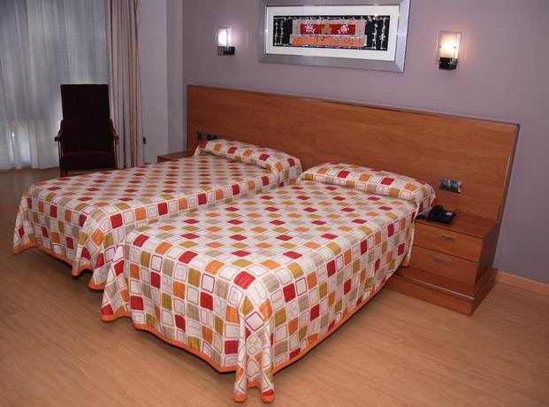 Imagen de la habitación del Hotel Villa de Cacabelos. Foto 9