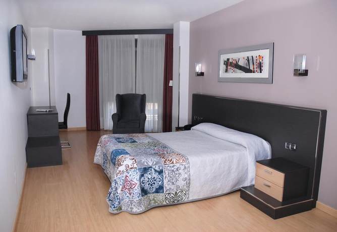 Imagen de la habitación del Hotel Villa de Cacabelos. Foto 13