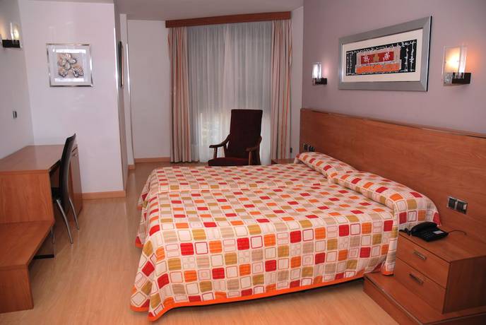 Imagen de la habitación del Hotel Villa de Cacabelos. Foto 14