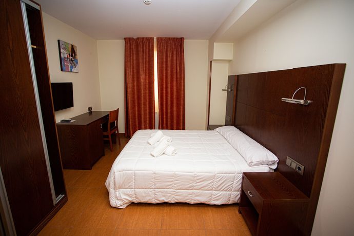 Imagen de la habitación del Hotel Villa de Carcar. Foto 6