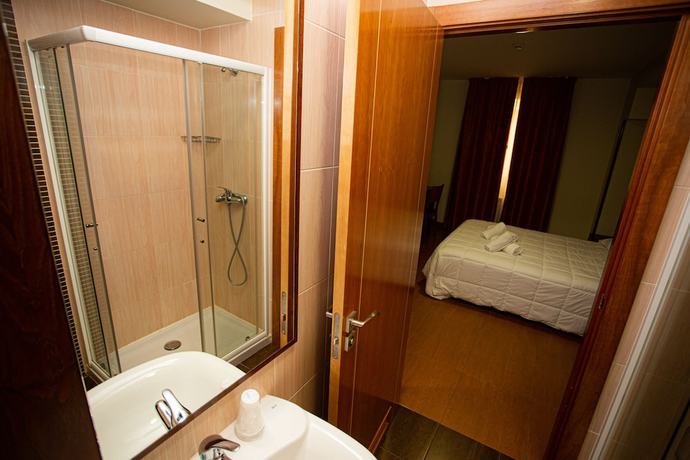 Imagen de la habitación del Hotel Villa de Carcar. Foto 9