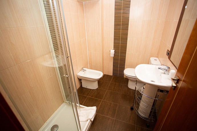 Imagen de la habitación del Hotel Villa de Carcar. Foto 10