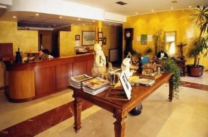 Imagen de los interiores del Hotel Villa de Nava. Foto 16