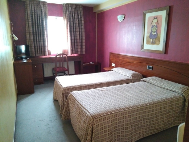 Imagen de la habitación del Hotel Villa de Nava. Foto 8