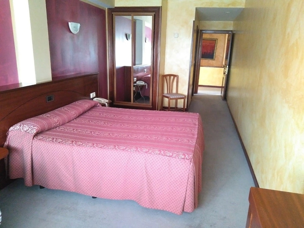 Imagen de la habitación del Hotel Villa de Nava. Foto 9