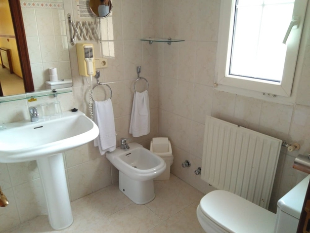 Imagen de la habitación del Hotel Villa de Nava. Foto 10